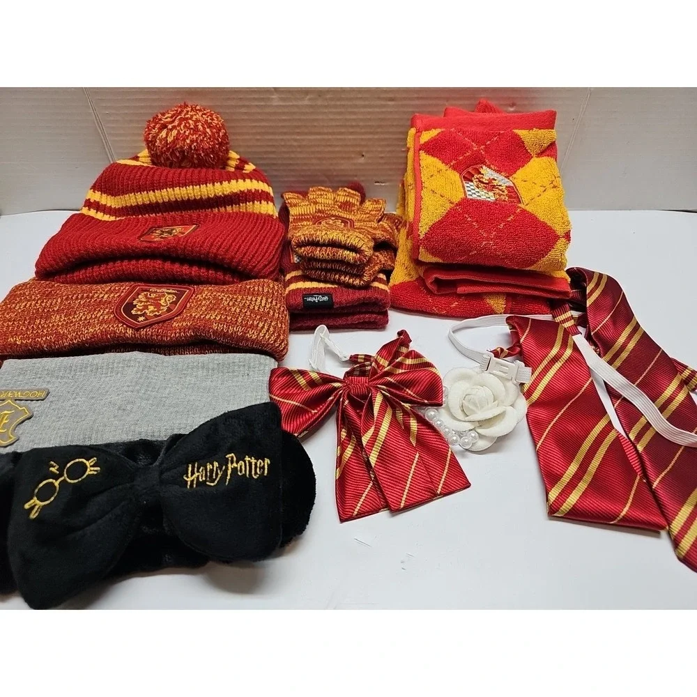 Huge Lot Of Harry Potter Socks, Scarves, Hats, Ties,‎ Headbands